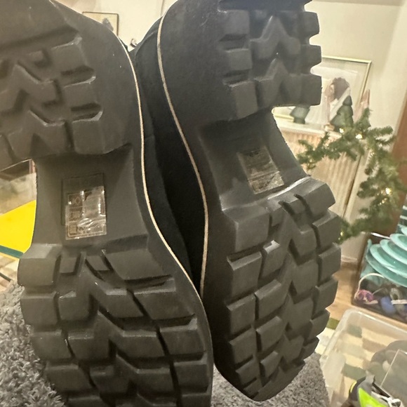 Dolce Vita Black H2O suedes Ankle Booties size 7 - Picture 7 of 10